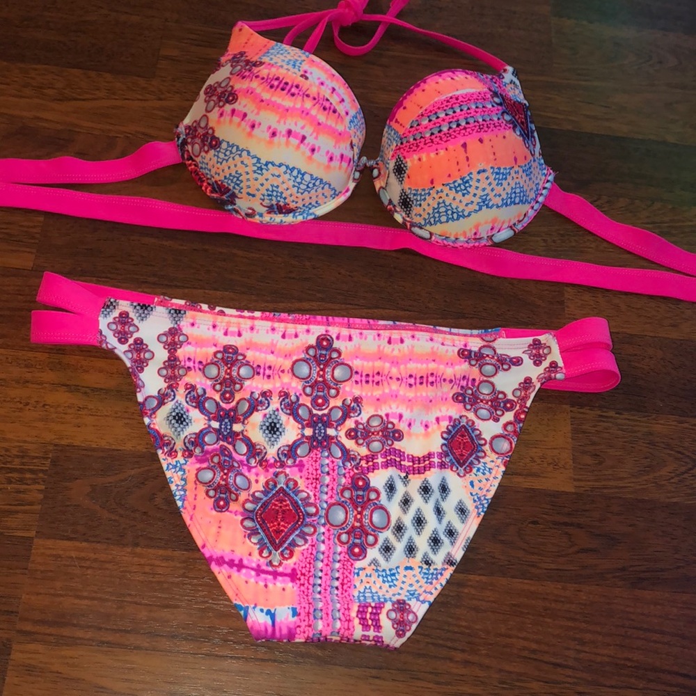 Bikini - Picture 3 of 5